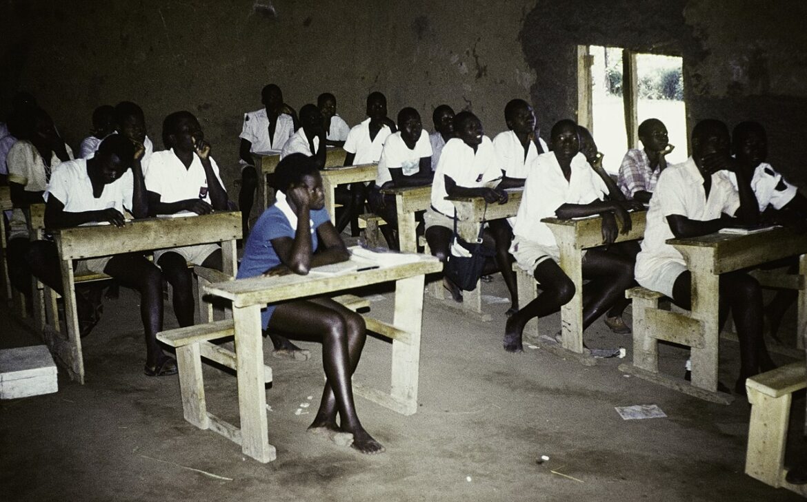 ASC Leiden - Rietveld Collection - East Africa 1975 - 05 - 029A - 050 - Black school boys in white s